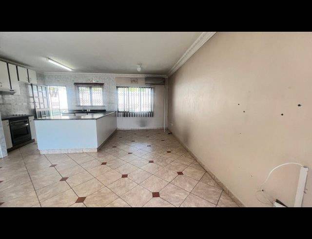 3 BEDROOM TOWNHOUSE FOR SALE IN UMHLATUZANA